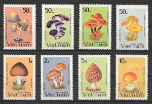 sellos setas Viet Nam 1983